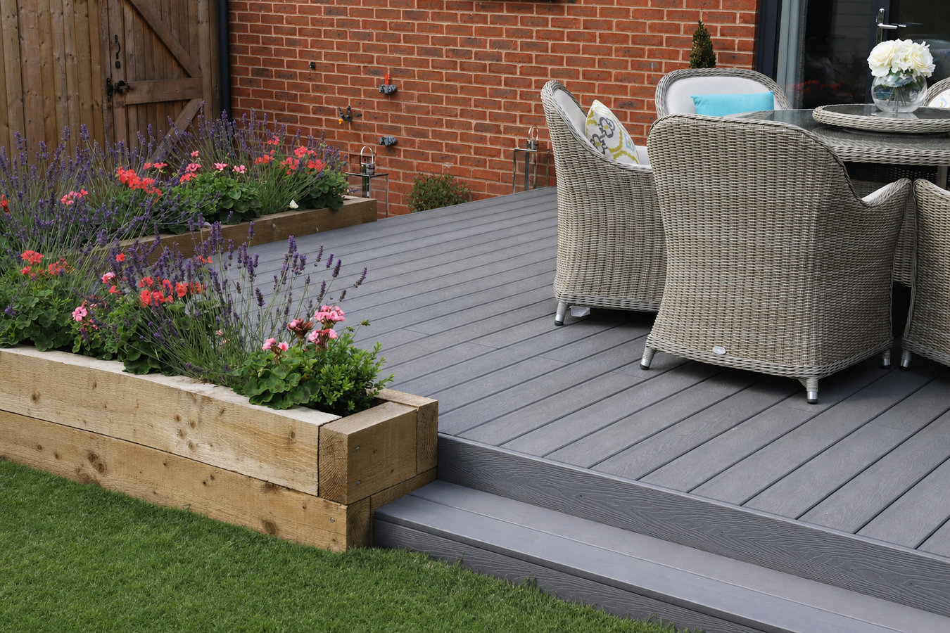 Deck Builder services in El Segundo